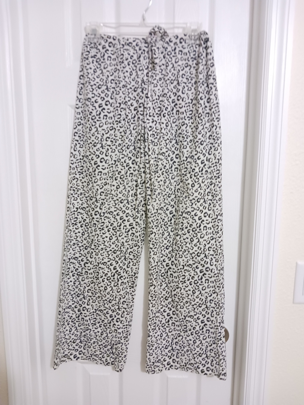 Victoria's Secret Black/ White Leopard Print Pajama Set XS - Picture 3 of 6